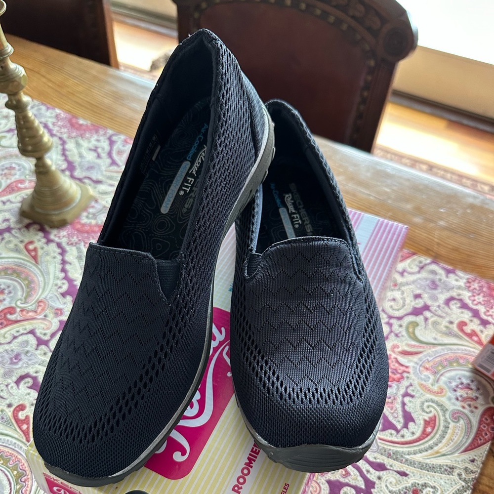 Skechers air cooled, memory foam, walking shoes
